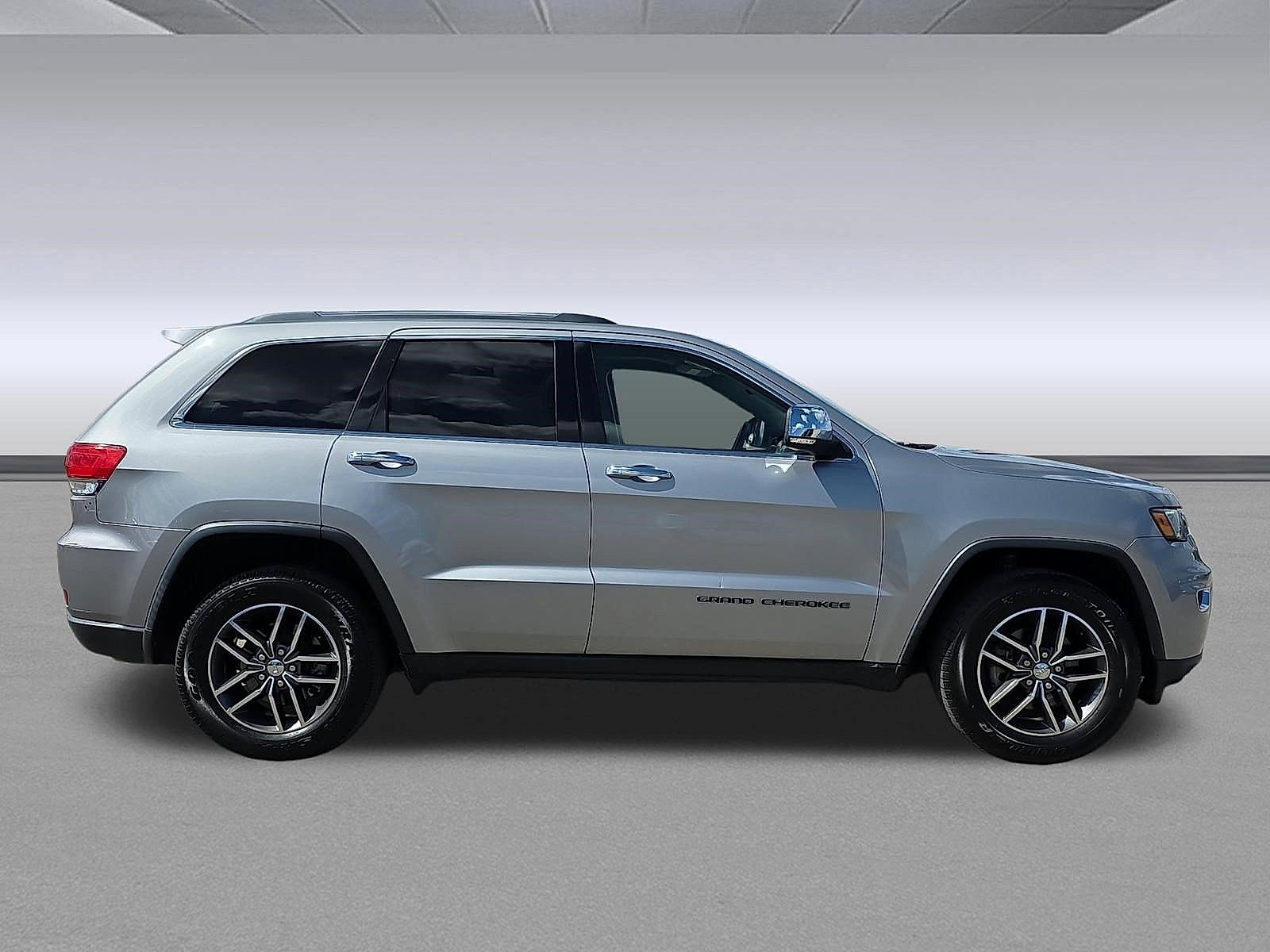Used 2017 Jeep Grand Cherokee Limited with VIN 1C4RJEBG5HC829085 for sale in Olive Branch, MS