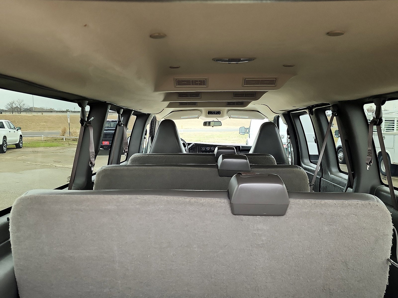 2023 Chevrolet Express Passenger 3500 1LS