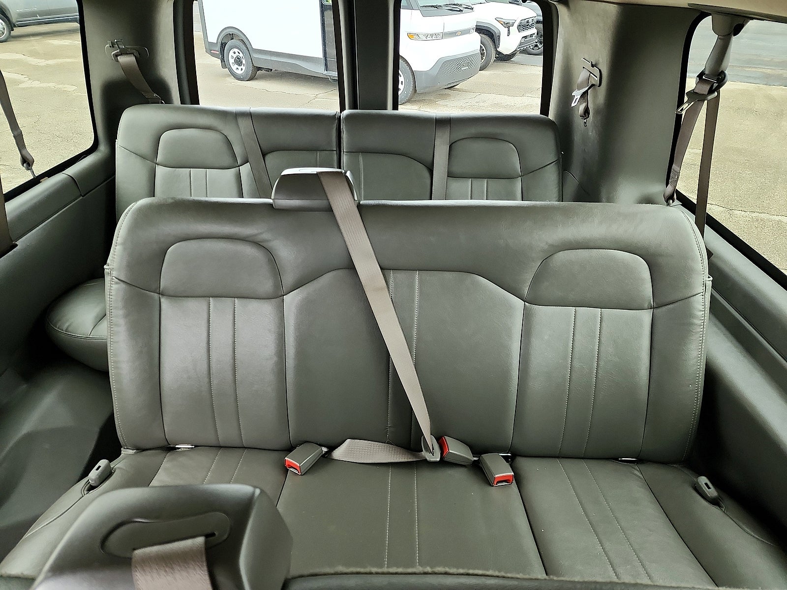 2023 Chevrolet Express Passenger 3500 1LS