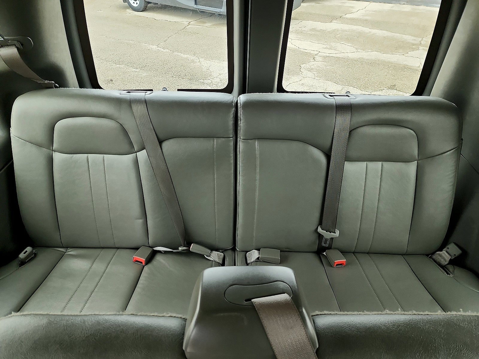 2023 Chevrolet Express Passenger 3500 1LS