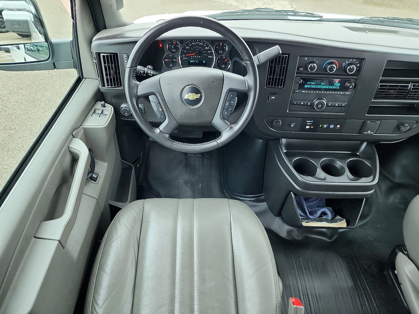 2023 Chevrolet Express Passenger 3500 1LS