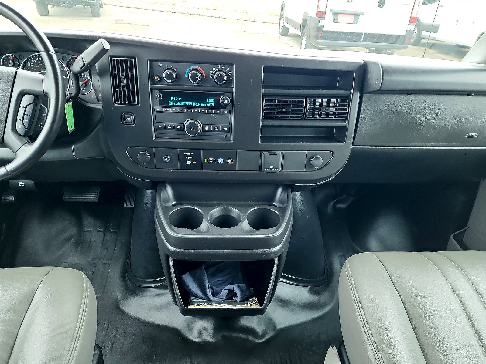 2023 Chevrolet Express Passenger 3500 1LS