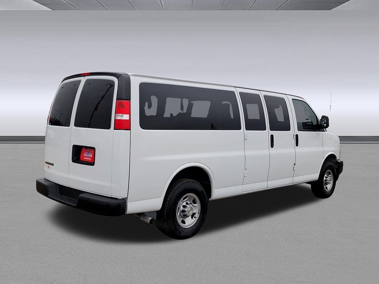 2023 Chevrolet Express Passenger 3500 1LS