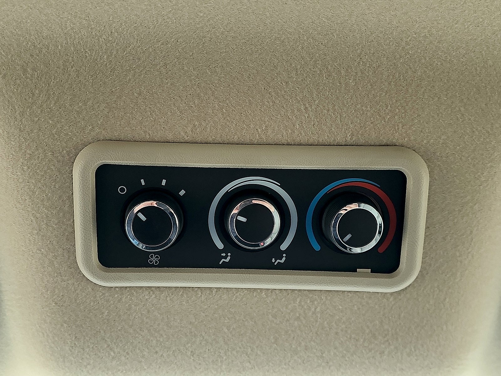 2023 Chevrolet Express Passenger 3500 1LS