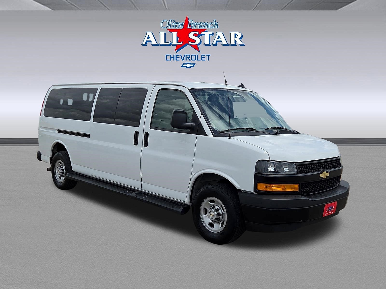 2023 Chevrolet Express Passenger 3500 1LS