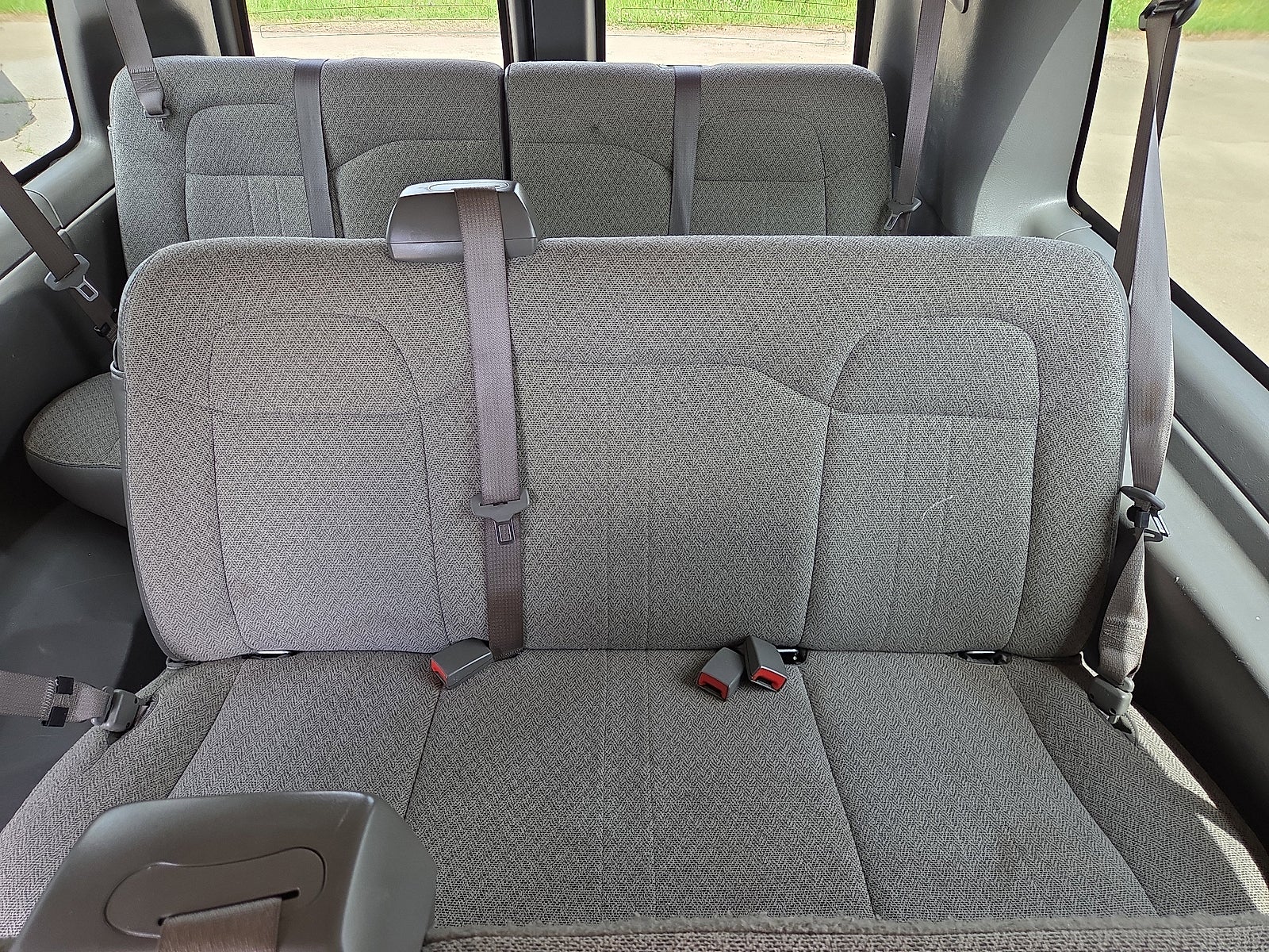 2023 Chevrolet Express Passenger 3500 1LS