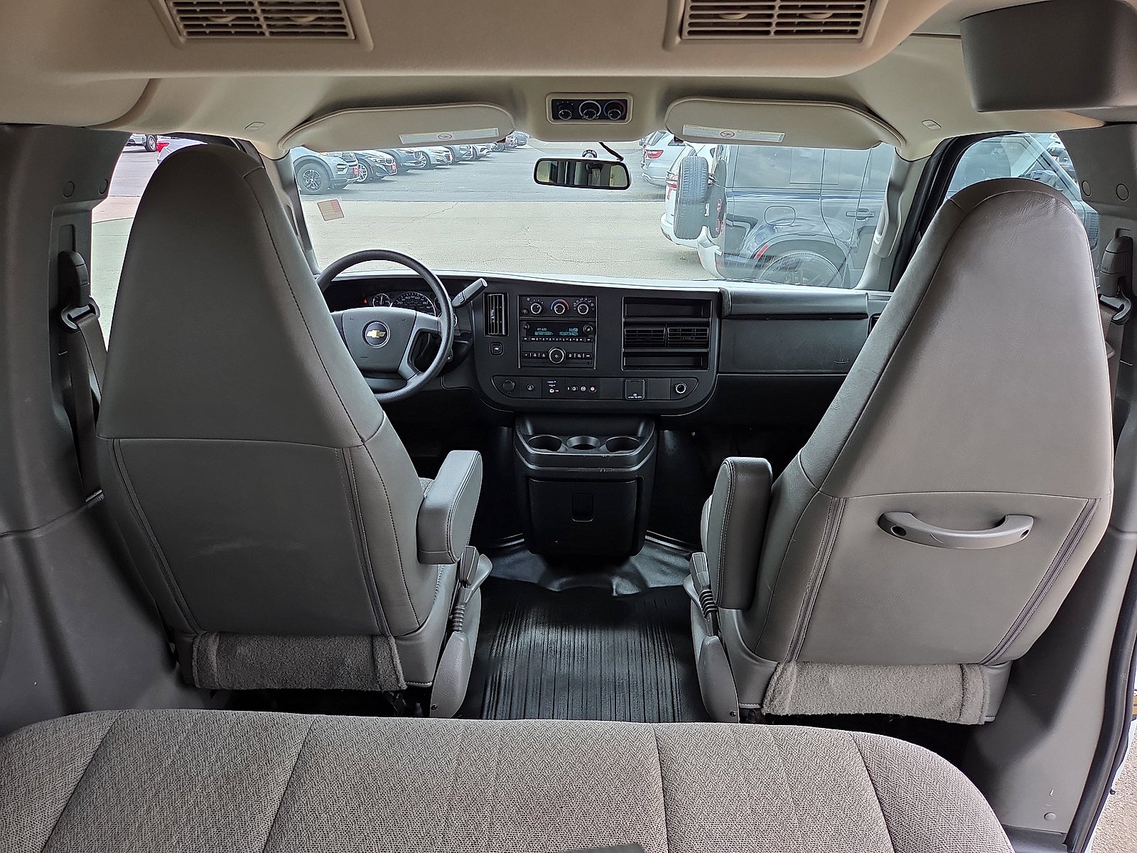 2023 Chevrolet Express Passenger 3500 1LS