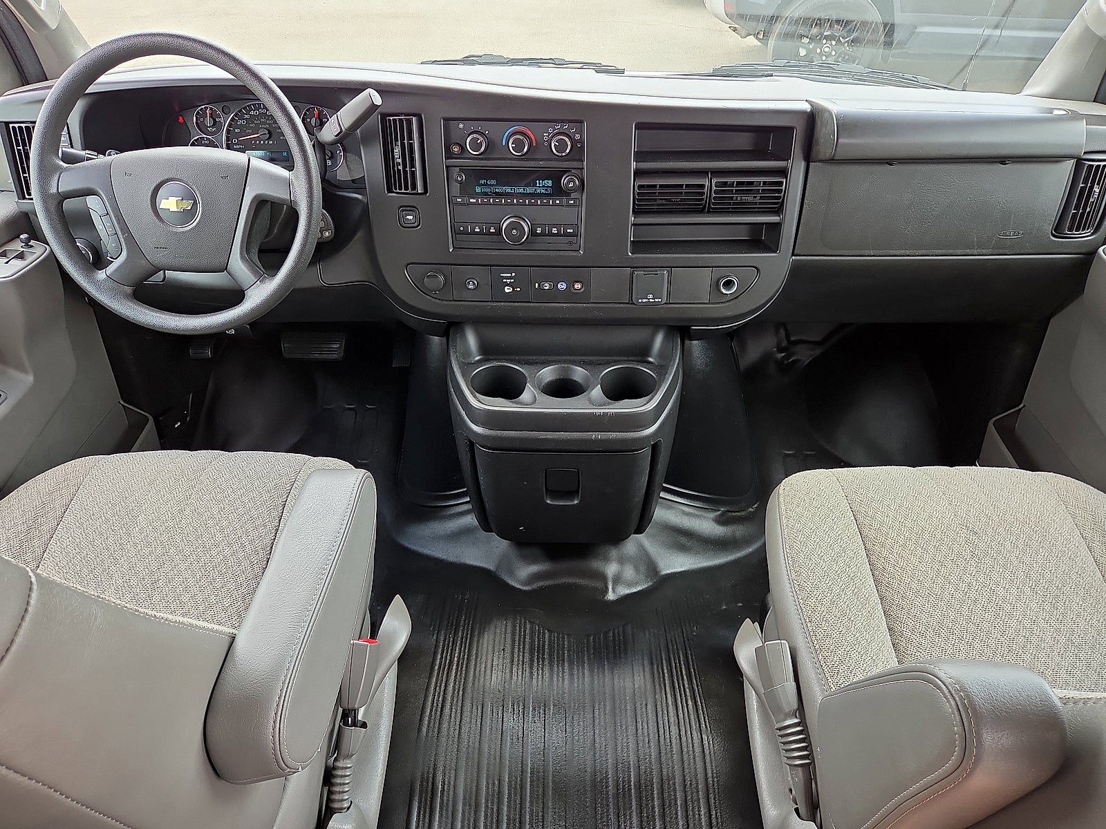 2023 Chevrolet Express Passenger 3500 1LS
