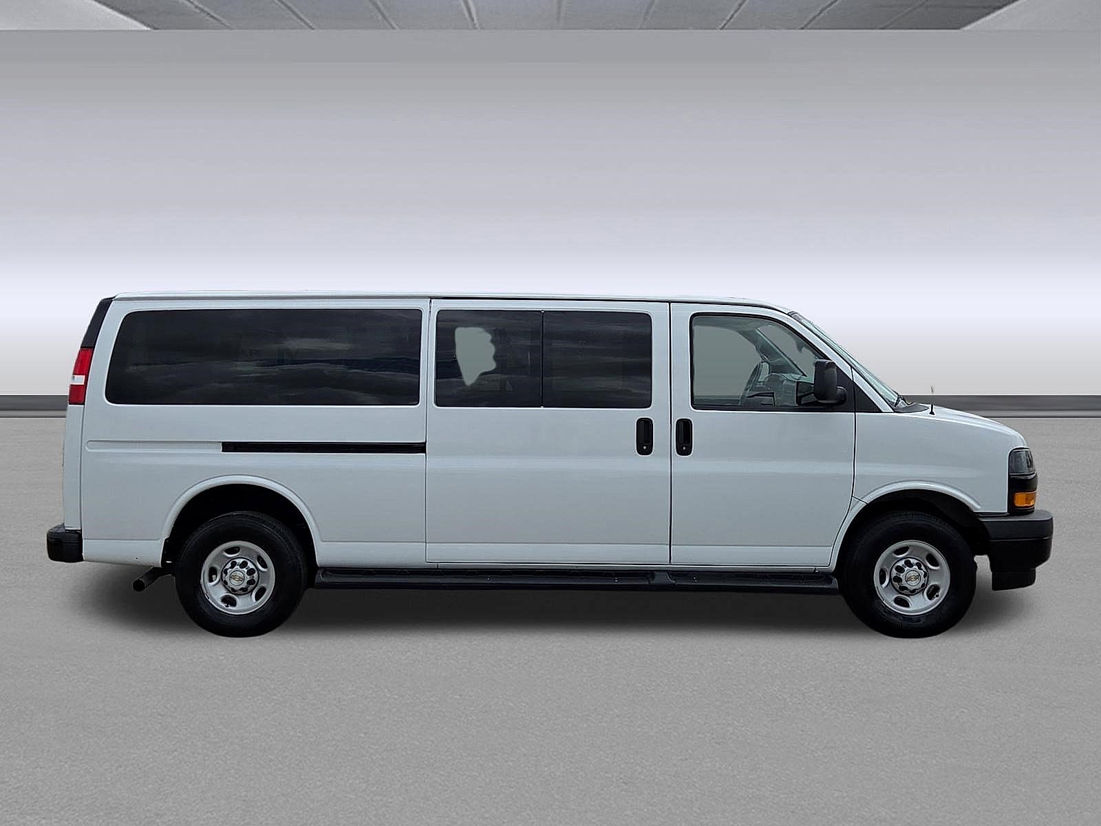 2023 Chevrolet Express Passenger 3500 1LS
