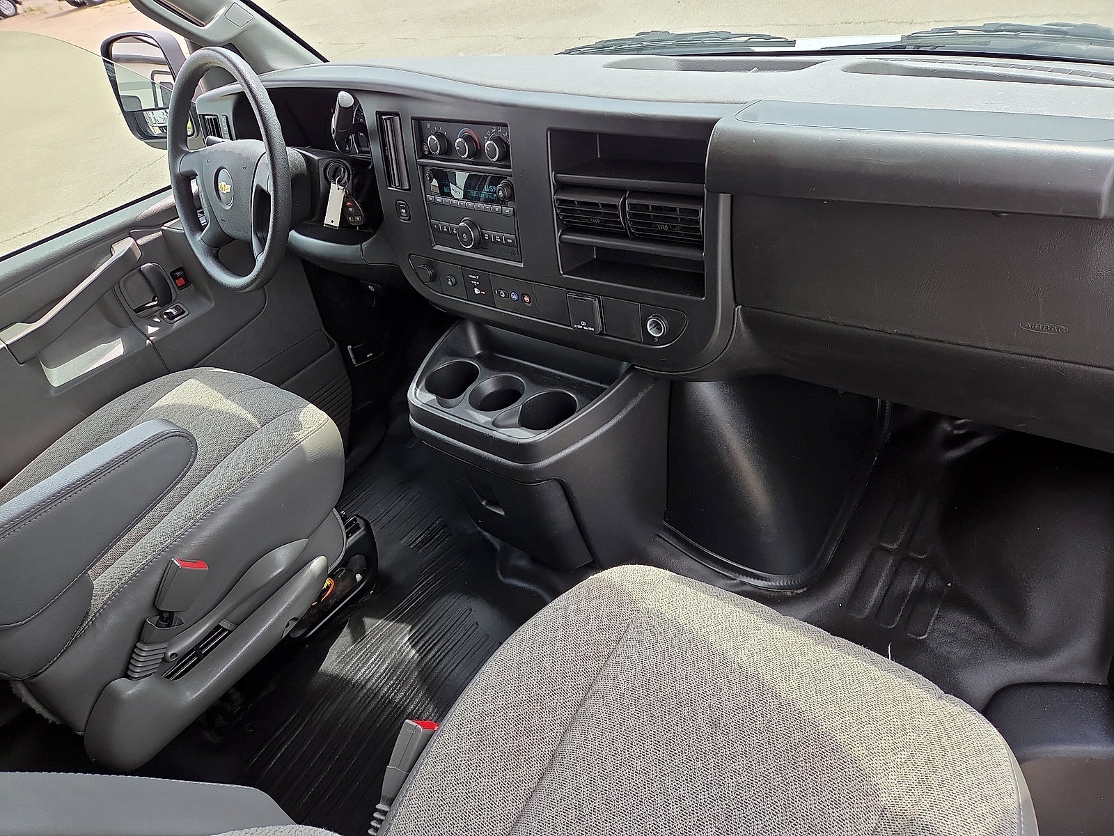 2023 Chevrolet Express Passenger 3500 1LS