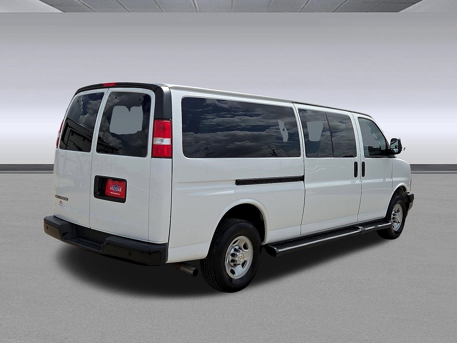 2023 Chevrolet Express Passenger 3500 1LS