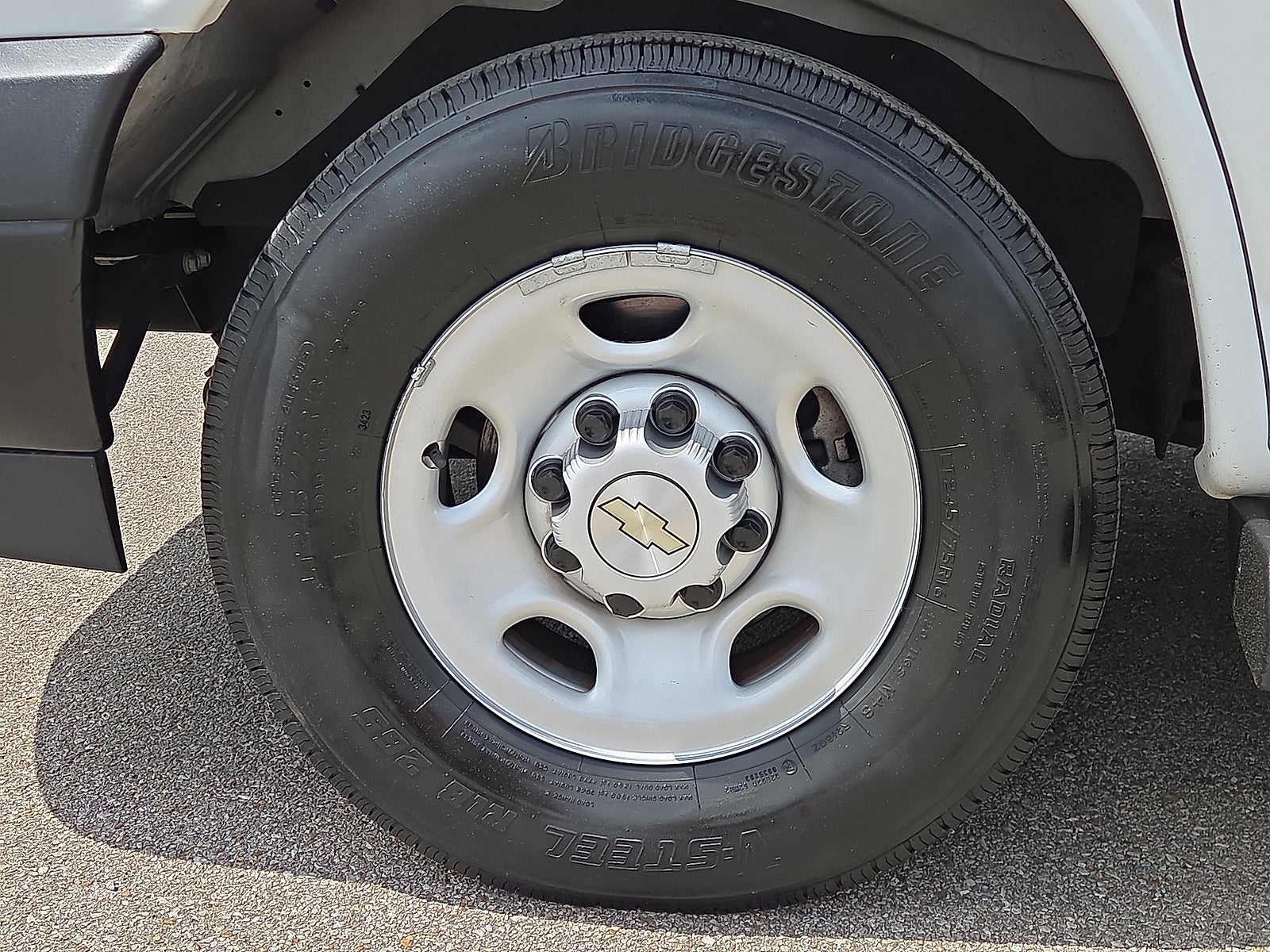 2023 Chevrolet Express Passenger 3500 1LS