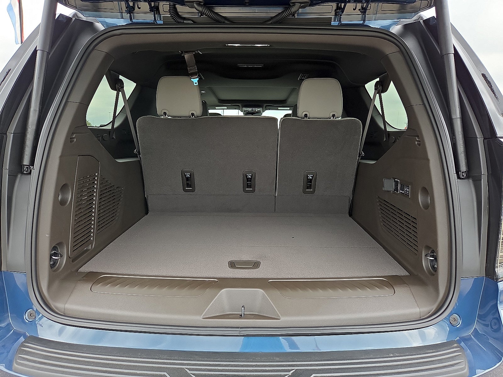 2027 Chevrolet Suburban LT