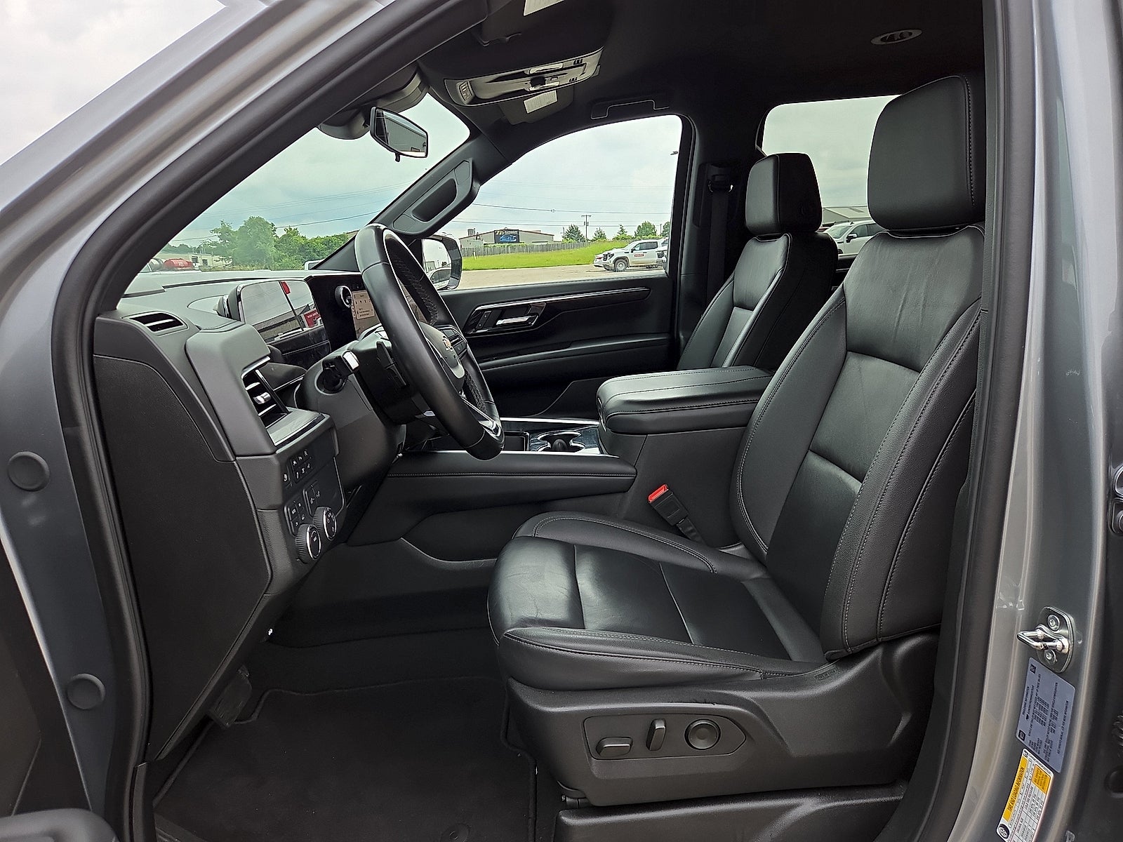2025 Chevrolet Suburban LT