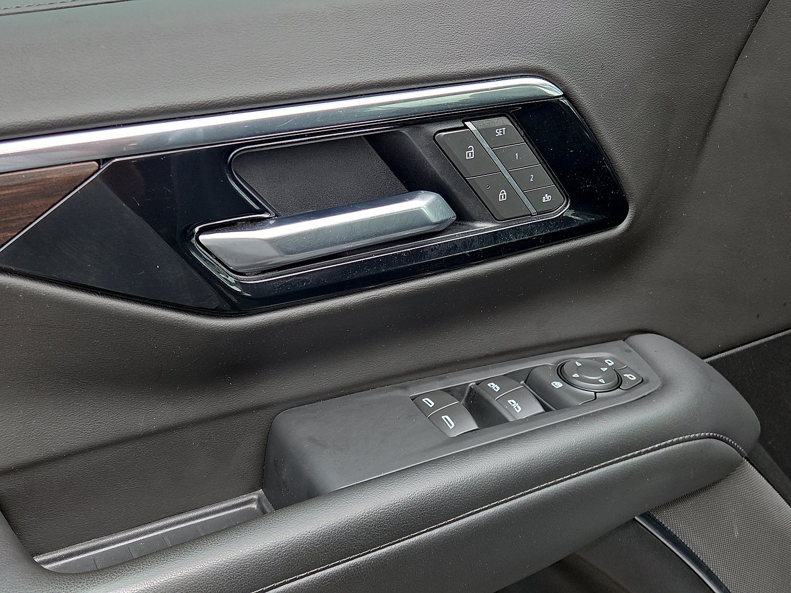 2025 Chevrolet Suburban LT