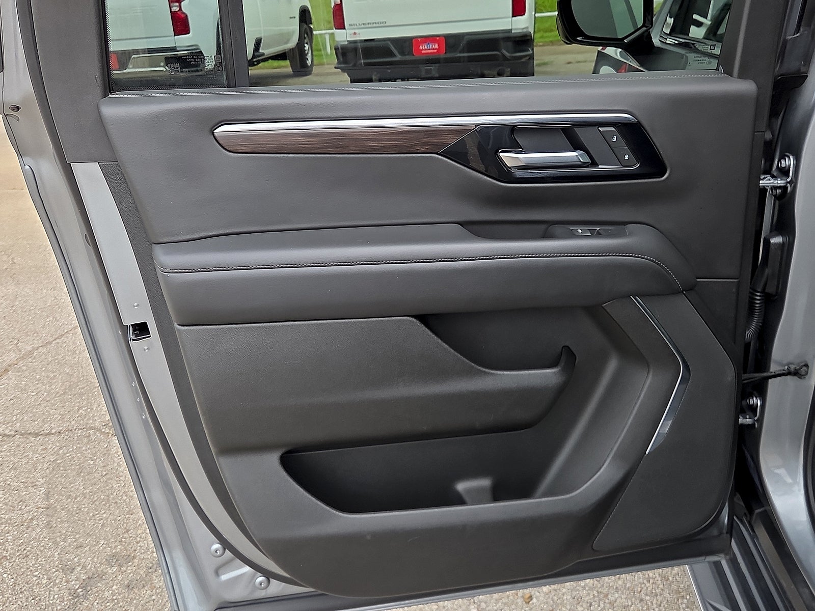 2025 Chevrolet Suburban LT