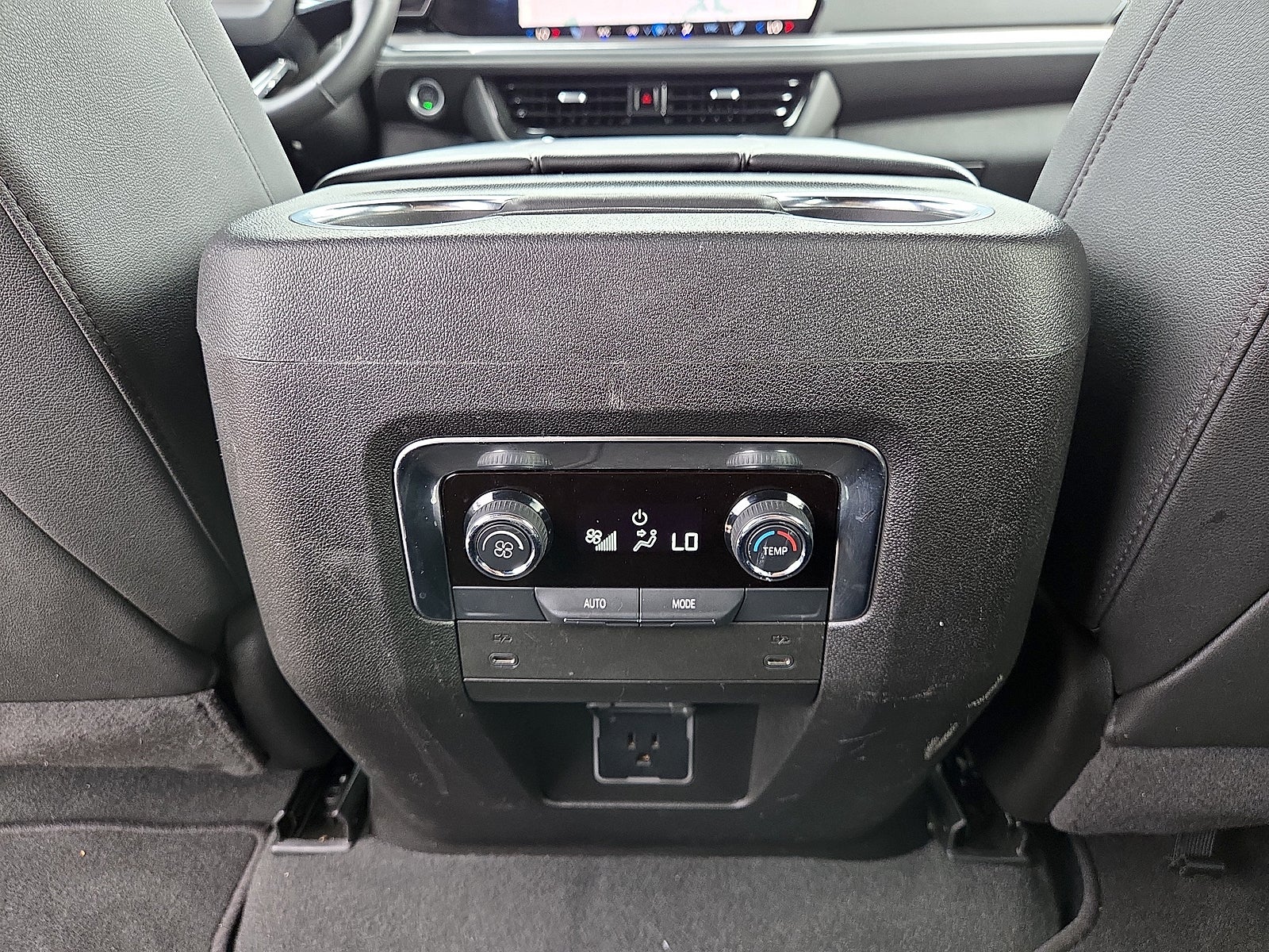 2025 Chevrolet Suburban LT
