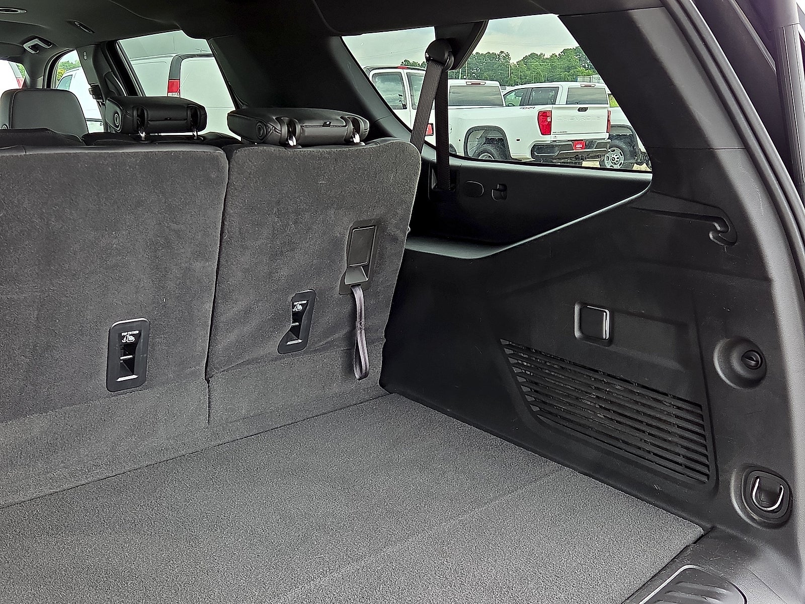 2025 Chevrolet Suburban LT