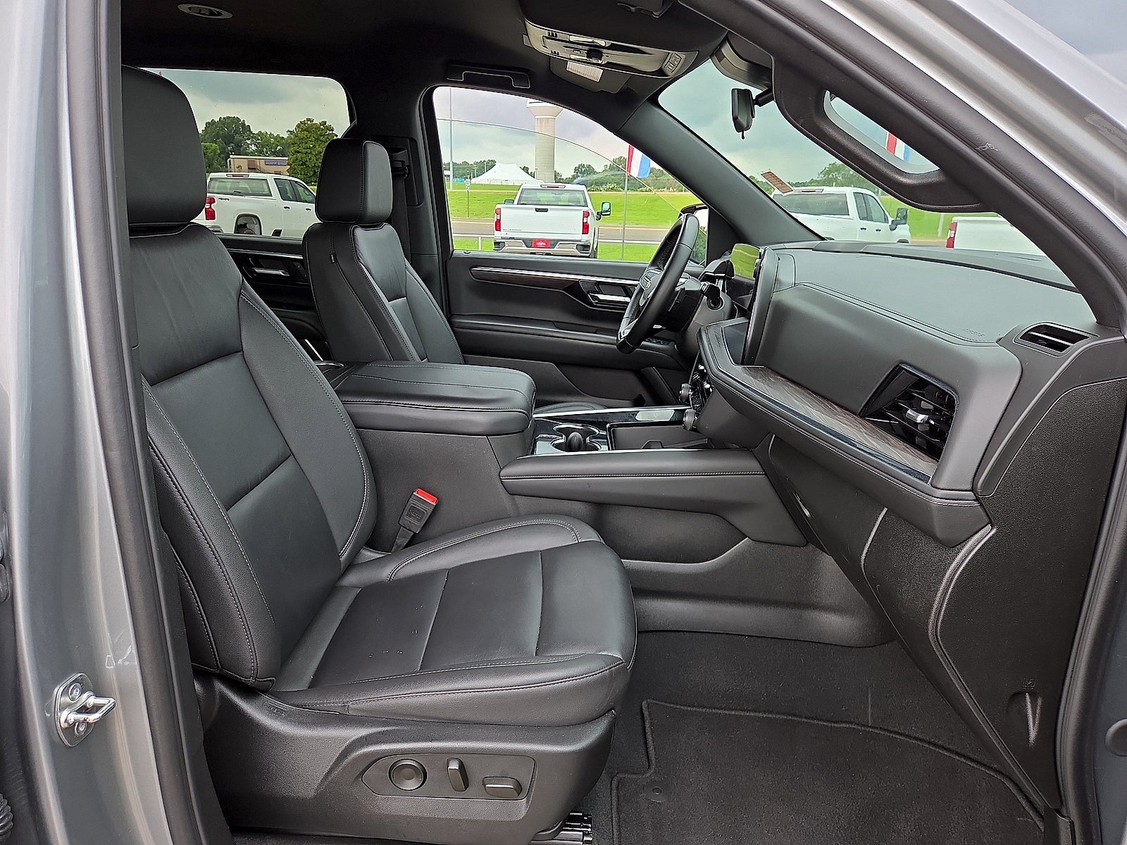 2025 Chevrolet Suburban LT