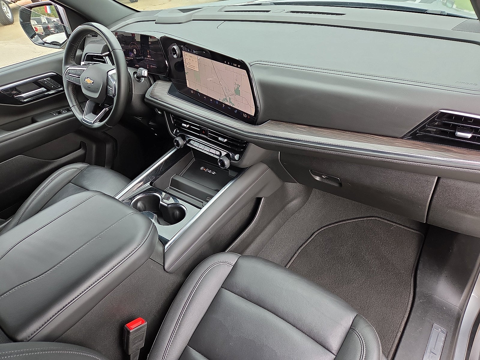 2025 Chevrolet Suburban LT