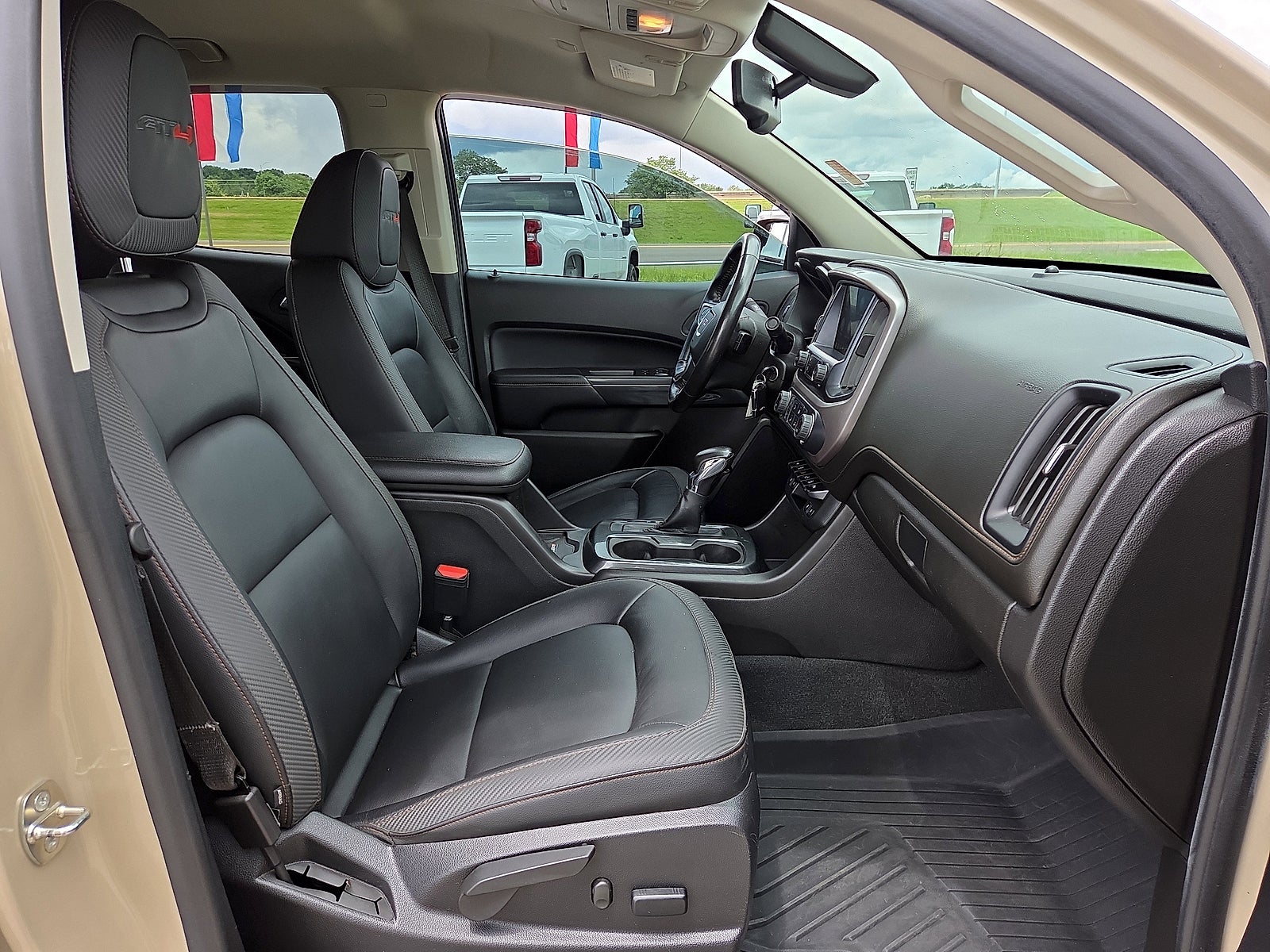 2022 GMC Canyon AT4 - Leather