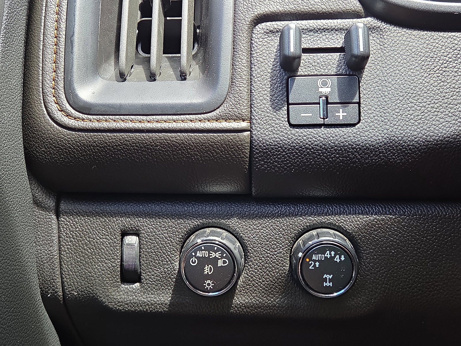 2022 GMC Canyon AT4 - Leather