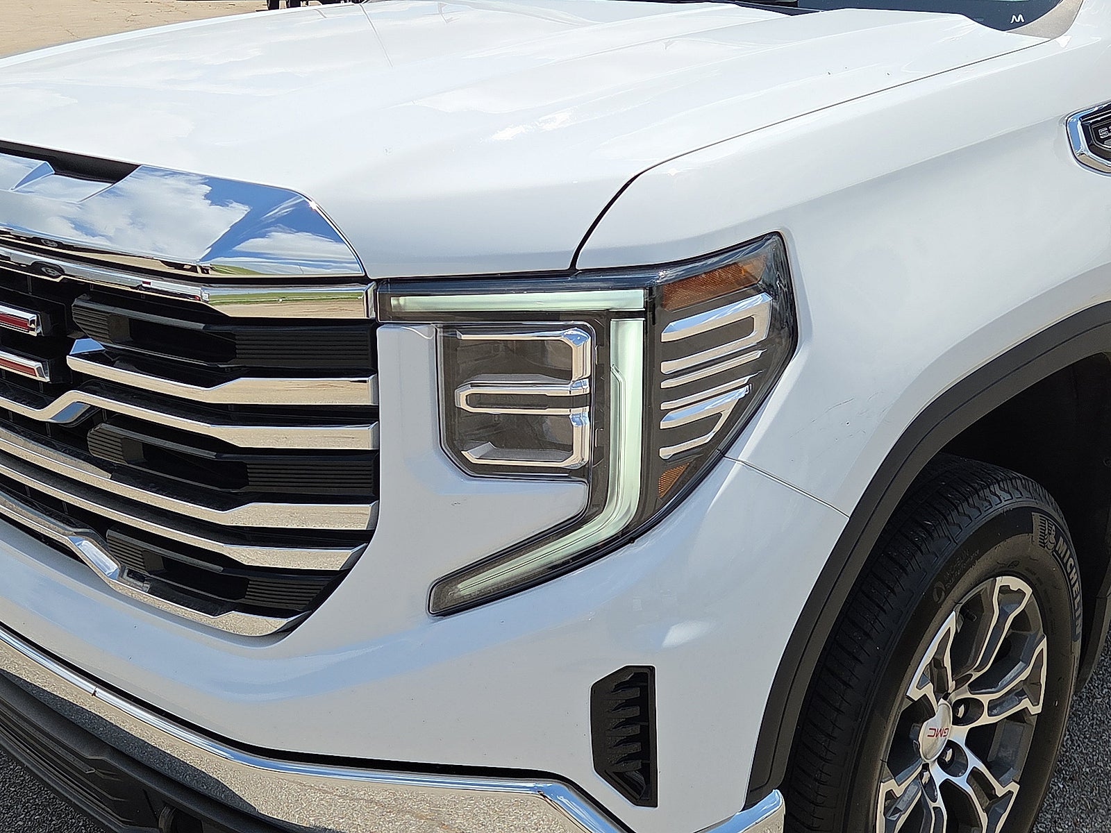 2025 GMC Sierra 1500 SLT