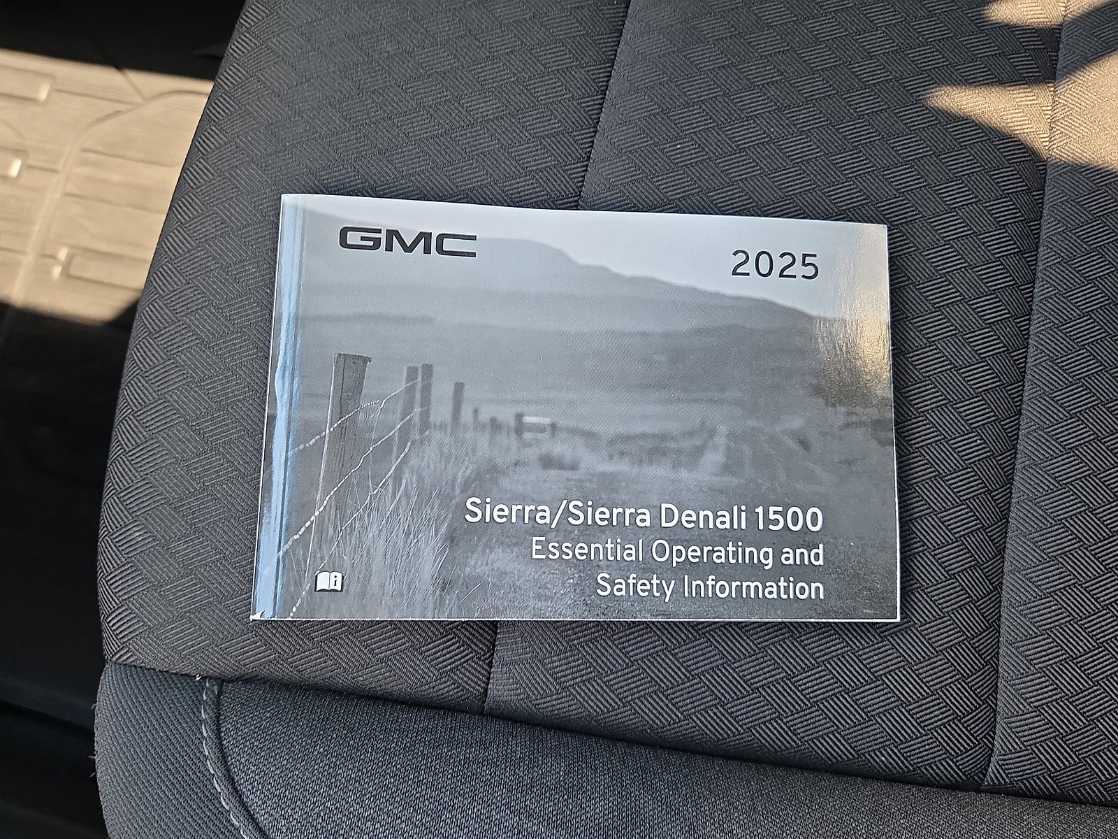 2025 GMC Sierra 1500 Elevation