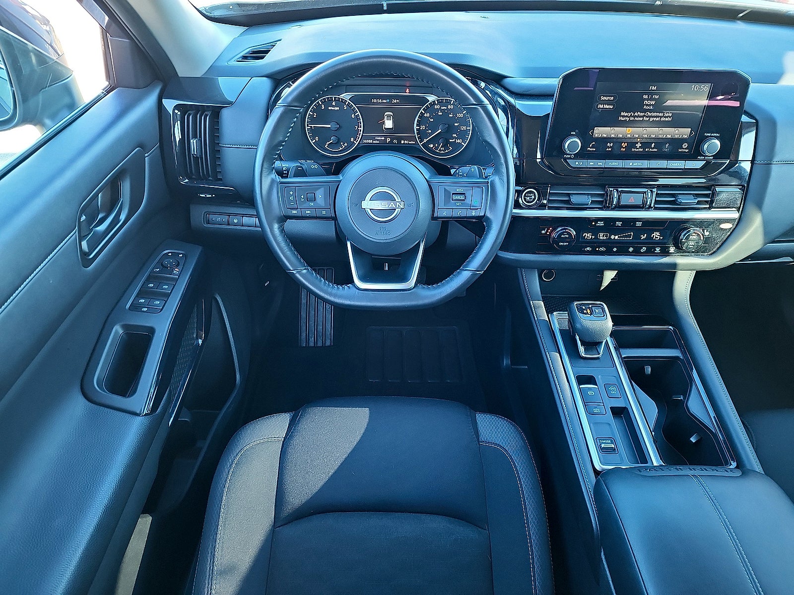 2024 Nissan Pathfinder SV