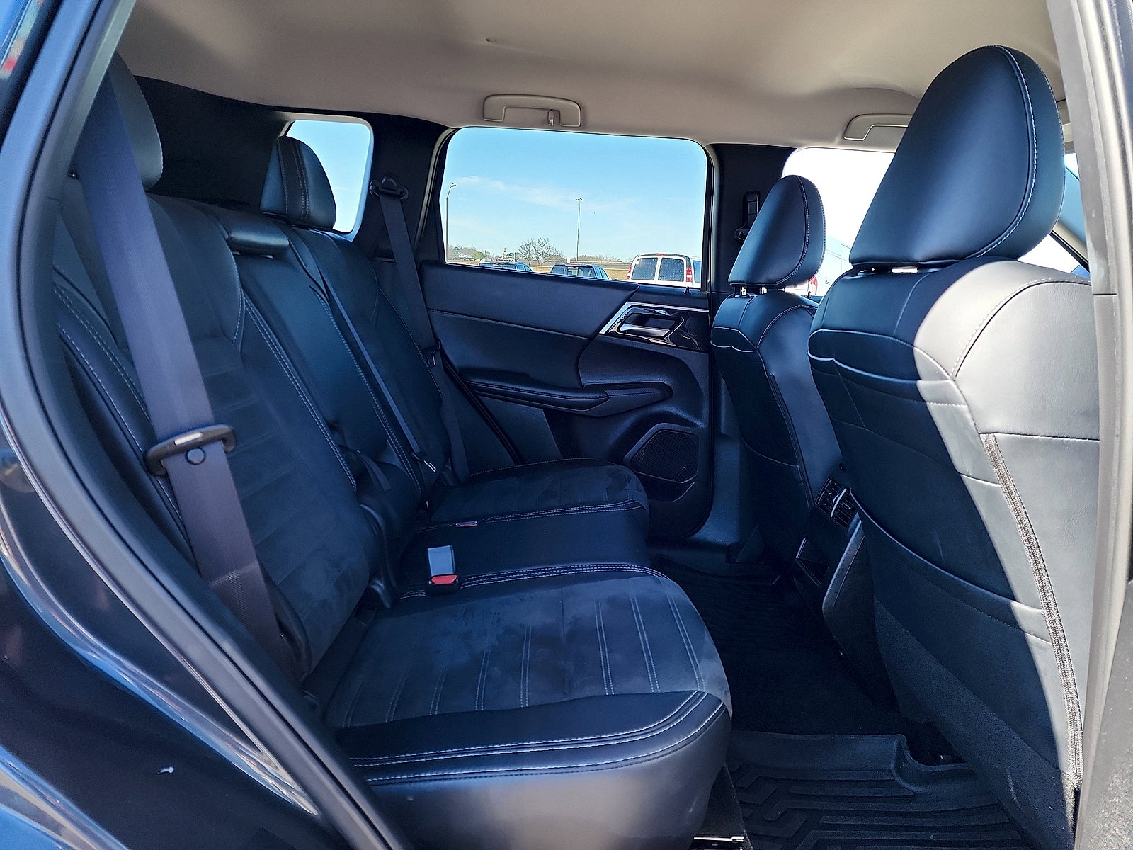 2024 Mitsubishi Outlander SE